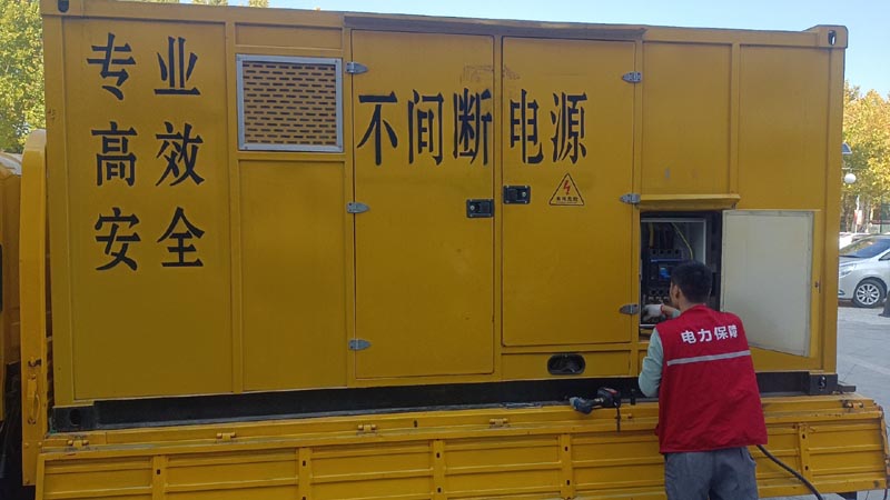 铜川柴油发电机组和UPS电源配合使用时，如何避免切换过程中的电力中断？